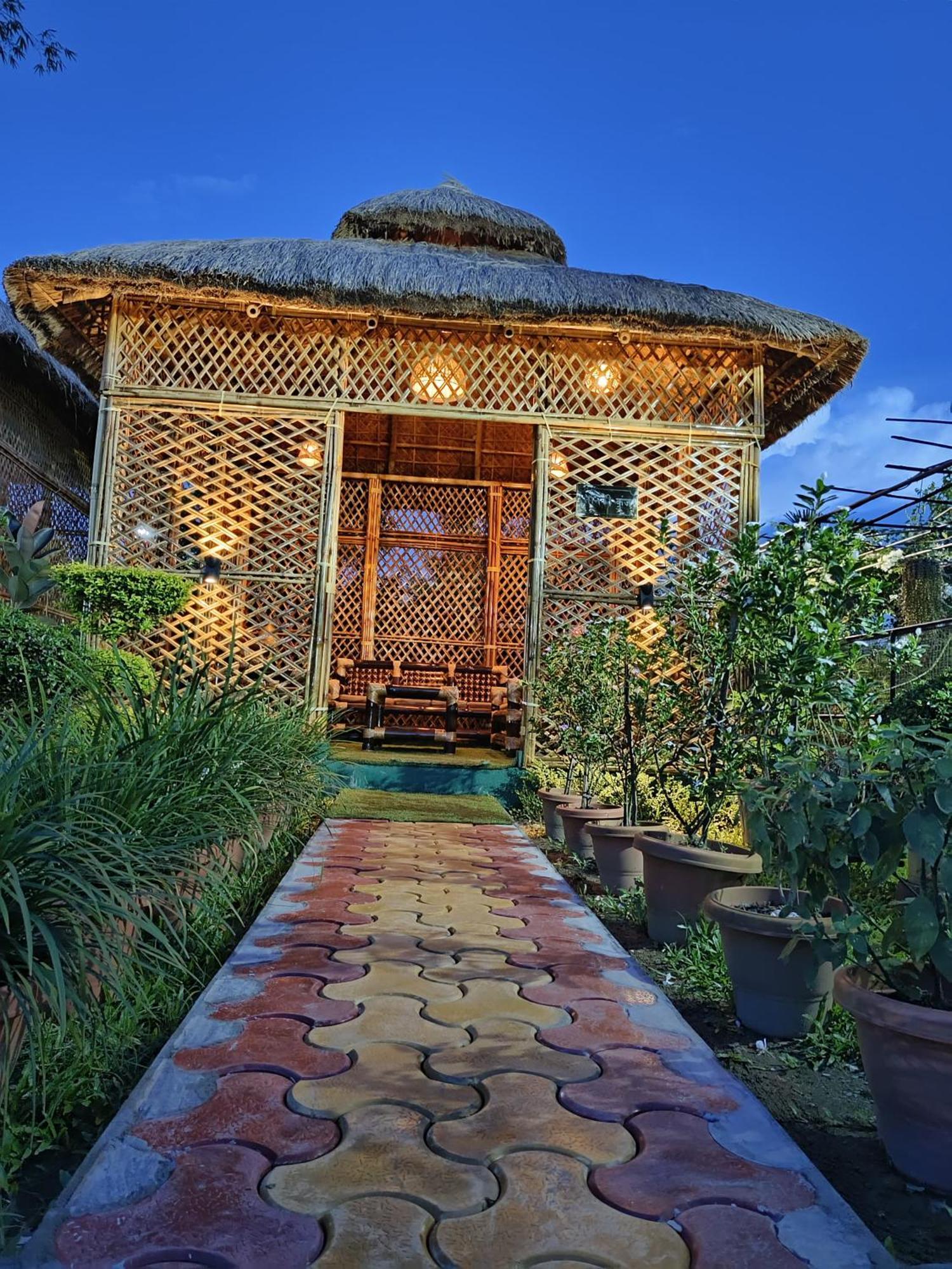 Jaanki Farms & Resorts Jorhāt Exterior foto