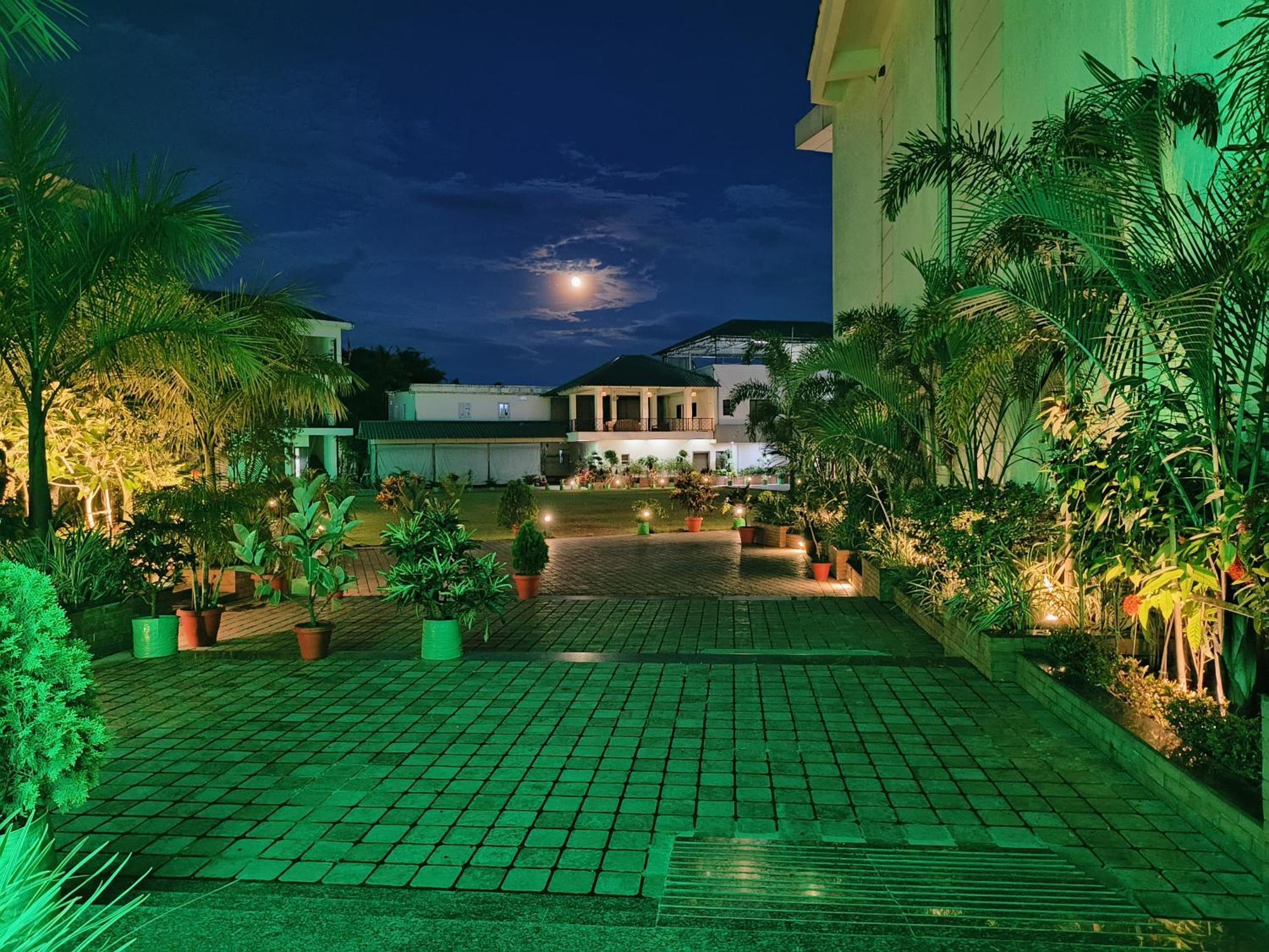 Jaanki Farms & Resorts Jorhāt Exterior foto
