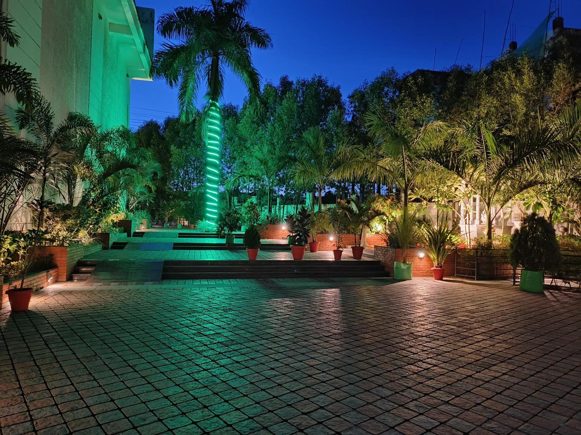 Jaanki Farms & Resorts Jorhāt Exterior foto