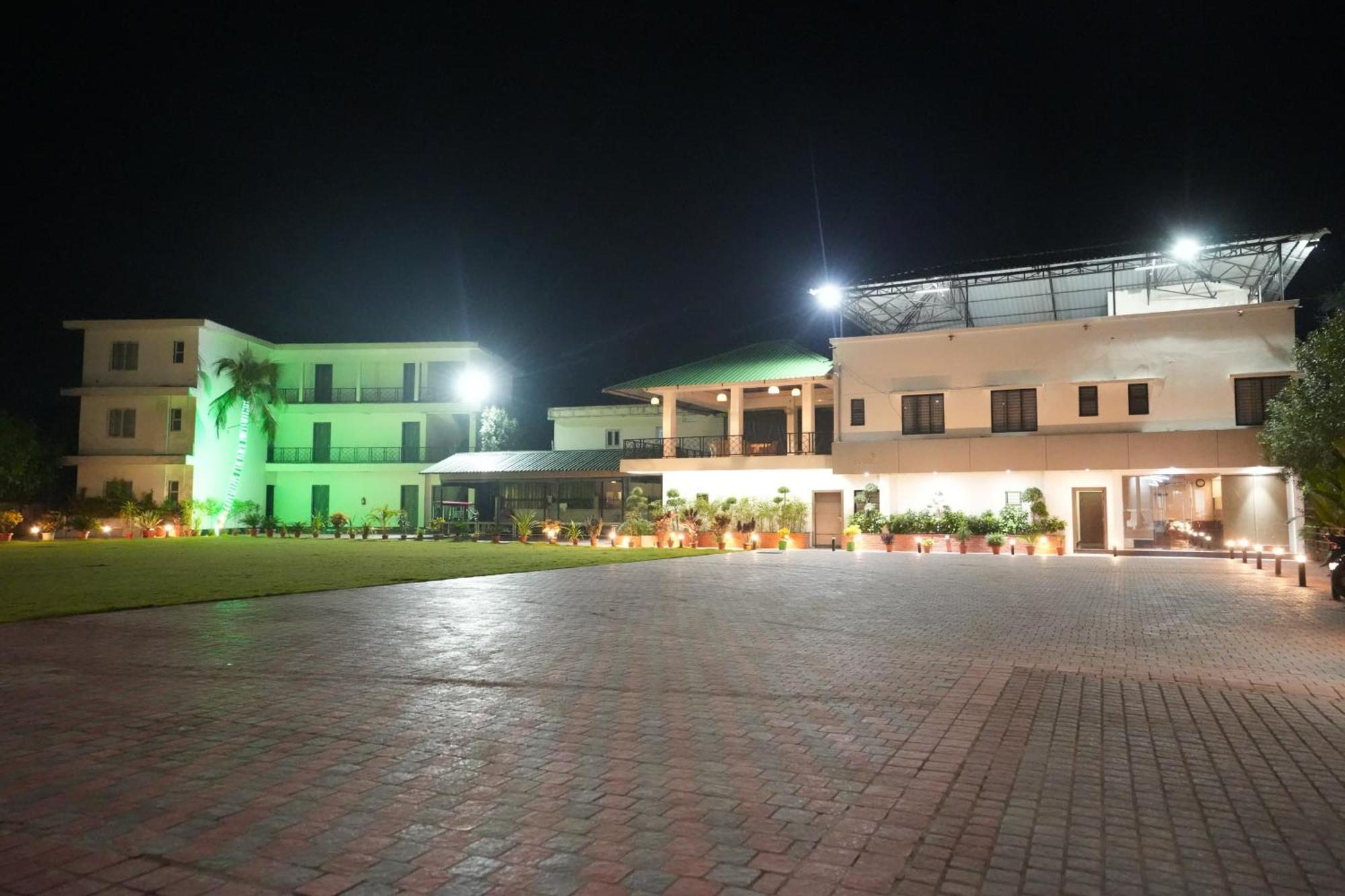 Jaanki Farms & Resorts Jorhāt Exterior foto